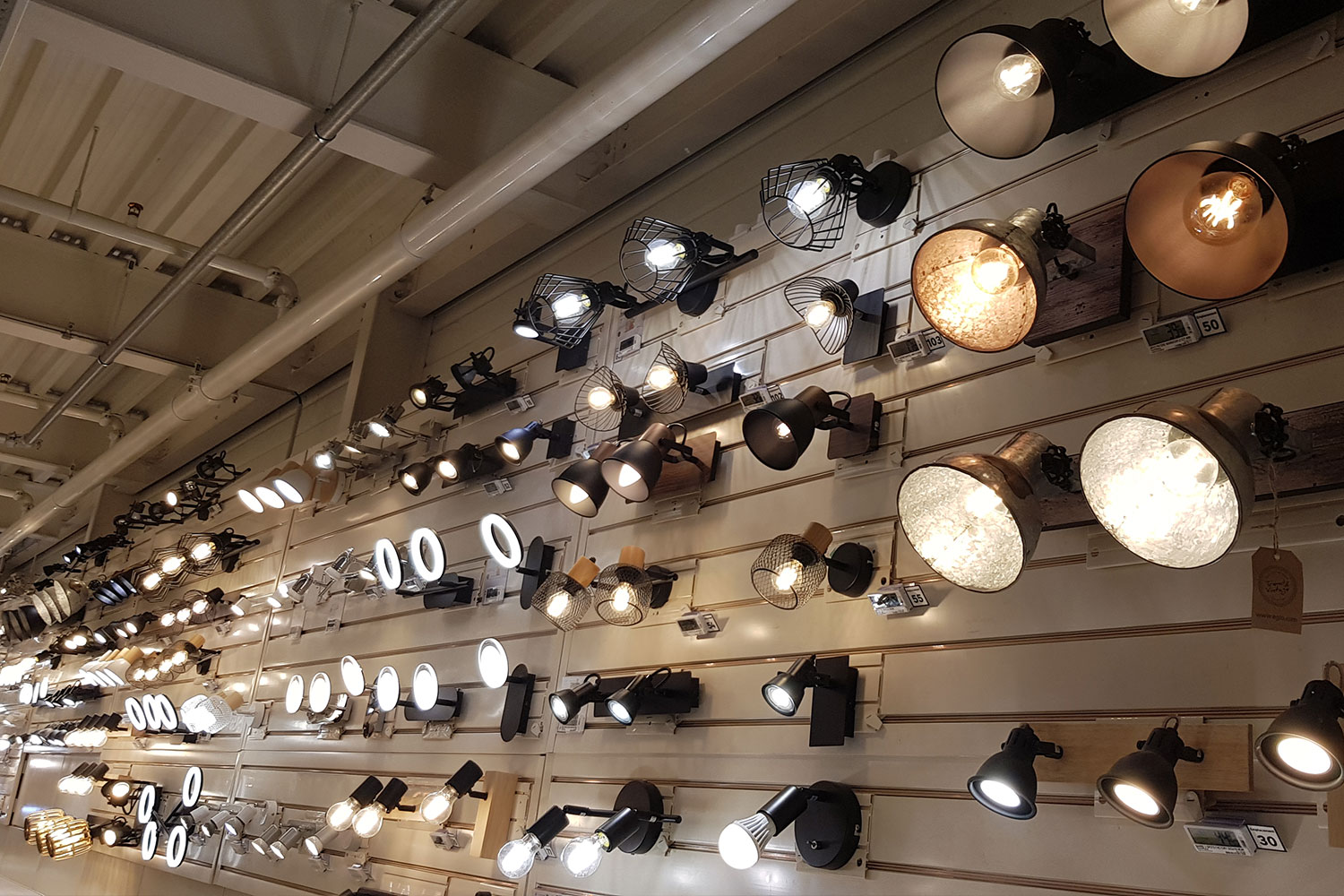 Remodeling merchandisisng luminaire Grande surface - multitude de spots